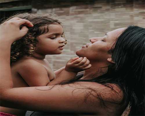 代孕儿子电话,女性患有多囊卵巢综合症的症状有哪些(有什么样的临床表现)